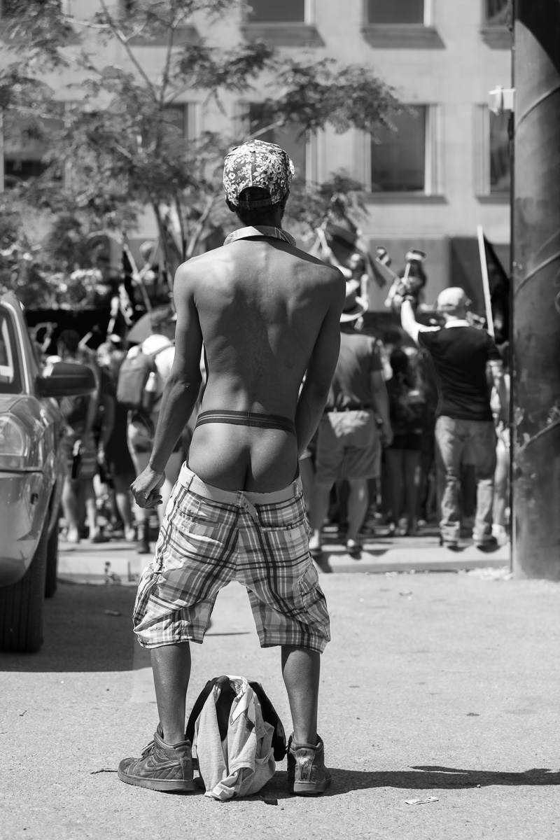 Man bares his ass on Bloor Street East, Toronto