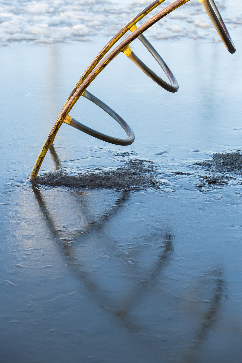 Play structure in ice