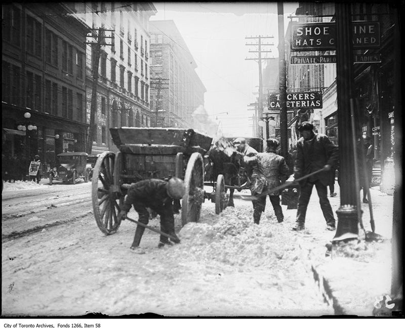Snow shovelers, Queen St. - December 28, 1922