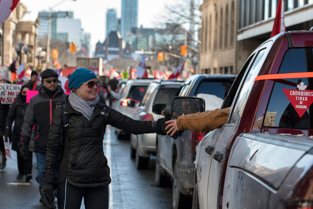 Anti-vax marcher shakes hands with man in pickup truck, Toronto